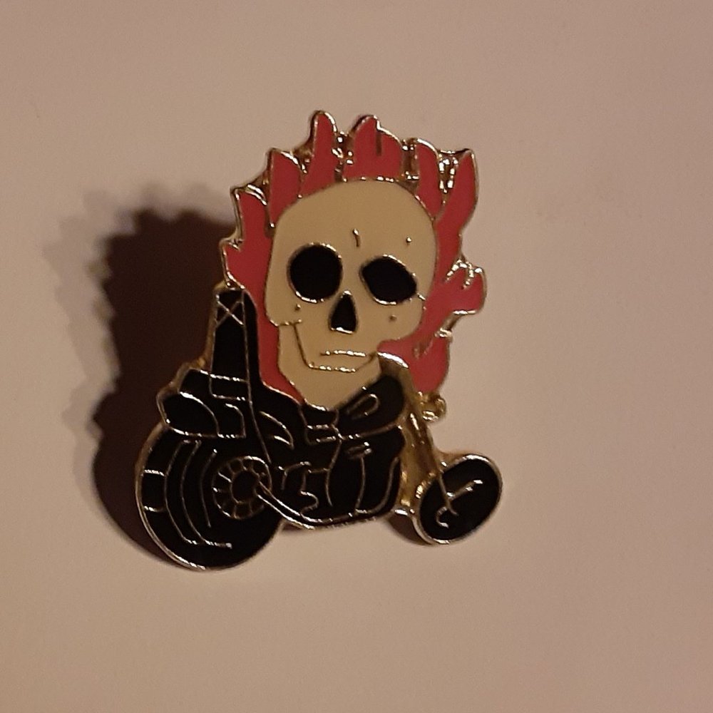 1" Flaming Skull on Motorcycle Enameled Lapel Pin - Picture 2 of 5